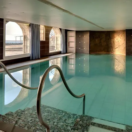 Grand & Thalasso 호텔